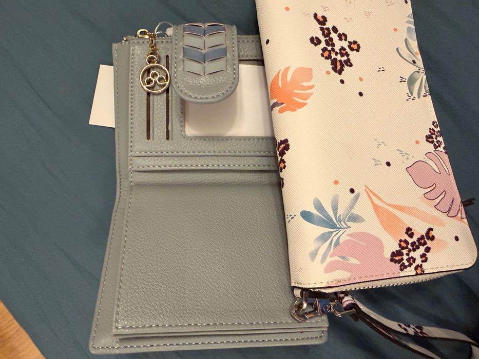 Дамски портфейли