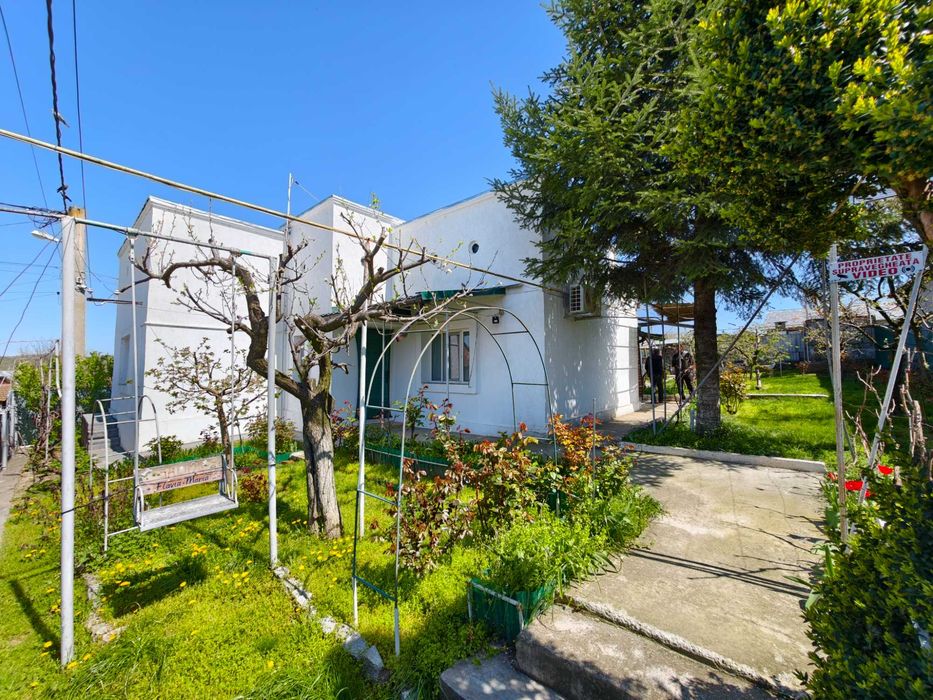 Casa cu curte de vanzare