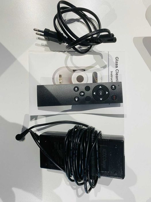 Робот за почистване на прозорци с дистанционно управление