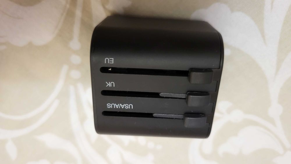 MERKURY Adaptor priza Universal ca nou fuctional