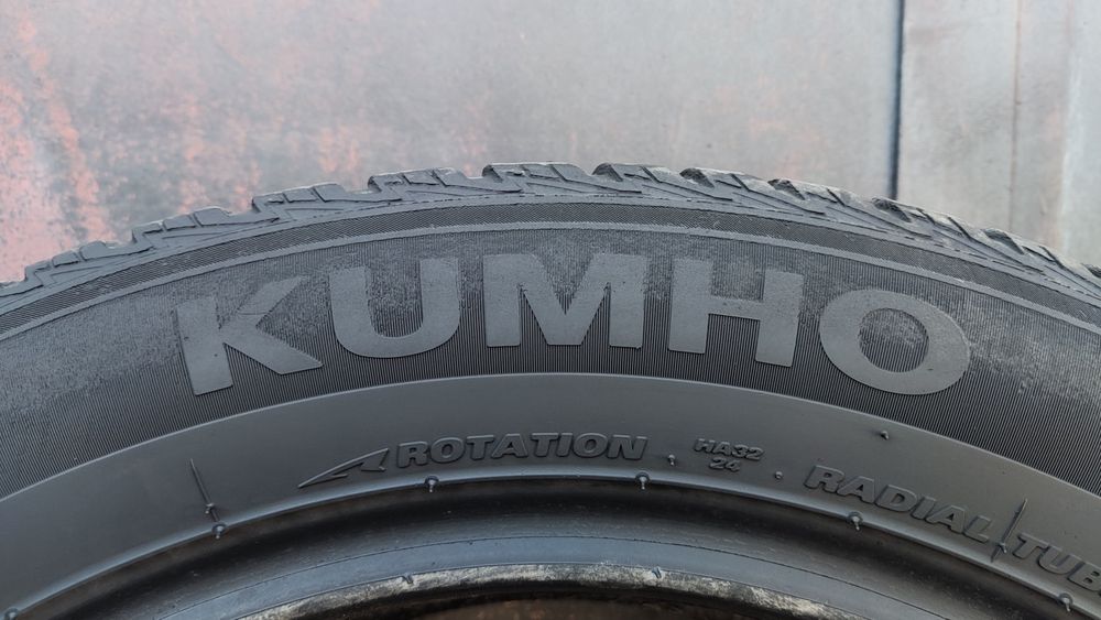 броя всесезонни гуми 205/55/16 Kumho Solus 4 Season 
dot23