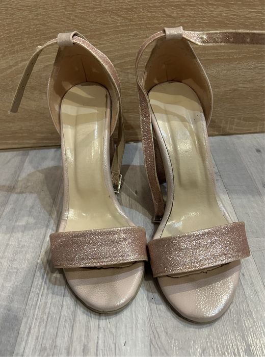 Дамски високи сандали