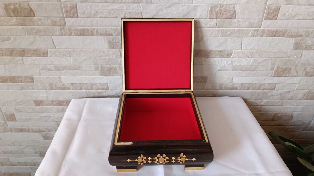 Стара дървена кутия за бижута - украсена с фурнир - №2