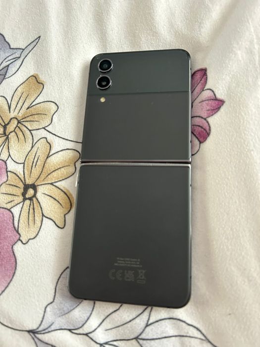 Samsung flip 4 128 GB