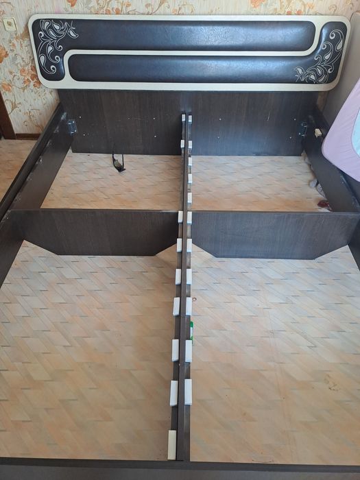 Продам двуспальную кровать