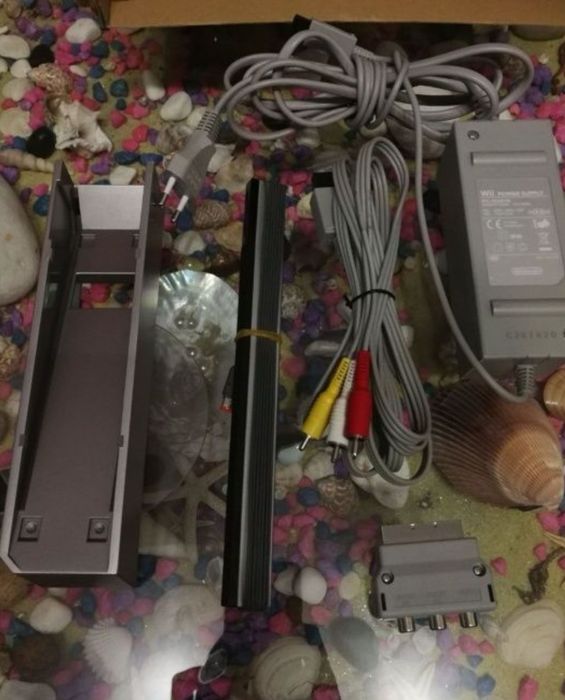 Nintendo Wii Нинтендо Уии с много  ТОП игри 4 контролера Mario