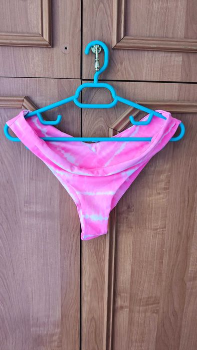 Vând costum baie