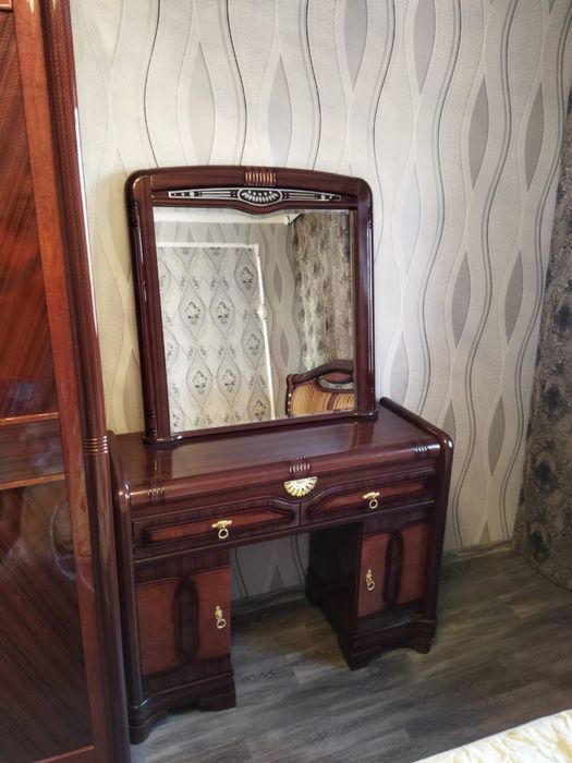 Спальный гарнитур Дерево лакированный