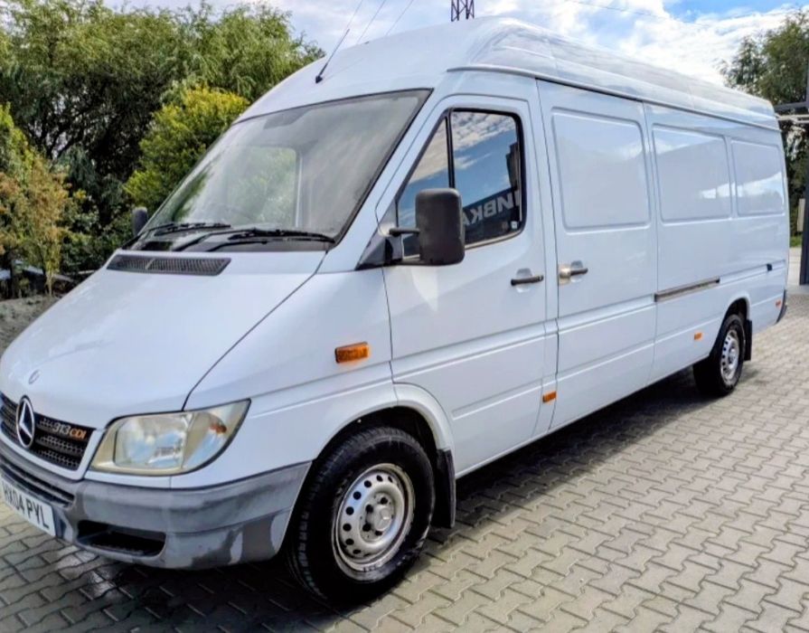 Продавам товарен бус Mercedes-Benz Sprinter 313 CDI двигател OM 611 (2.2 CDI) 2004 г., реални километри, като НОВ!!!