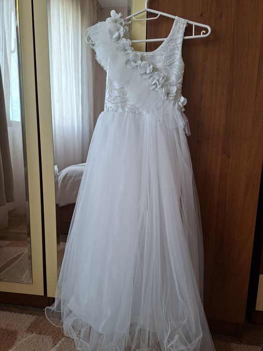 Шаферска рокля за 8-9 годишно момиче