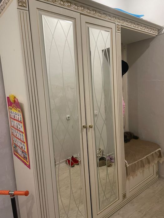 Прихожая продается