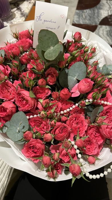 букет из кустовых роз, свежие.              .