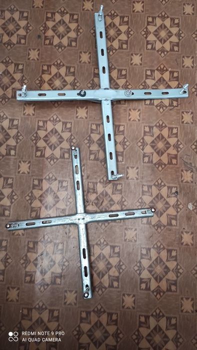 Крепления для люстры.