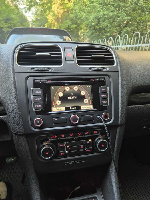 VOLKSWAGEN Golf 2010 — imagine 5