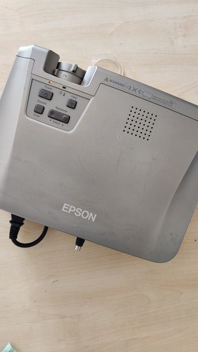 Videoproiector pentru casa și terasa