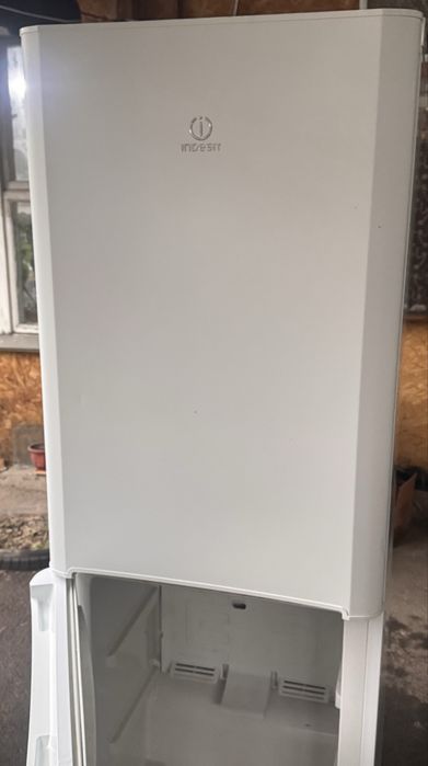 Продам холодильник Indesit bia16nf