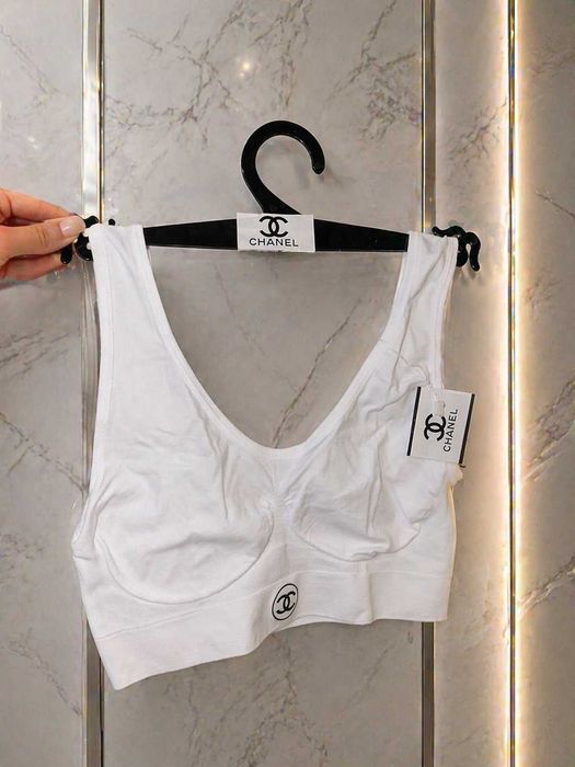 бял кроп топ ластичен сутиен потник горница с бяла къса тениска блузка шанел chanel без подплънки медицински сутиен