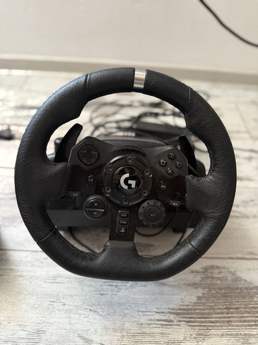Vand Volan Logitech G923 in stare perfecta cu shifter