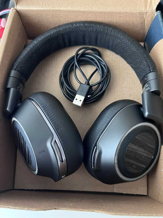 Căști Bluetooth Plantronics Poly Voyager 8200 UC – ANC Activ, Sunet Premium, noi