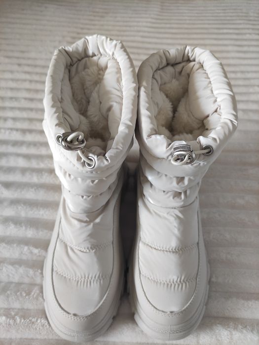 Продавам Боти нови