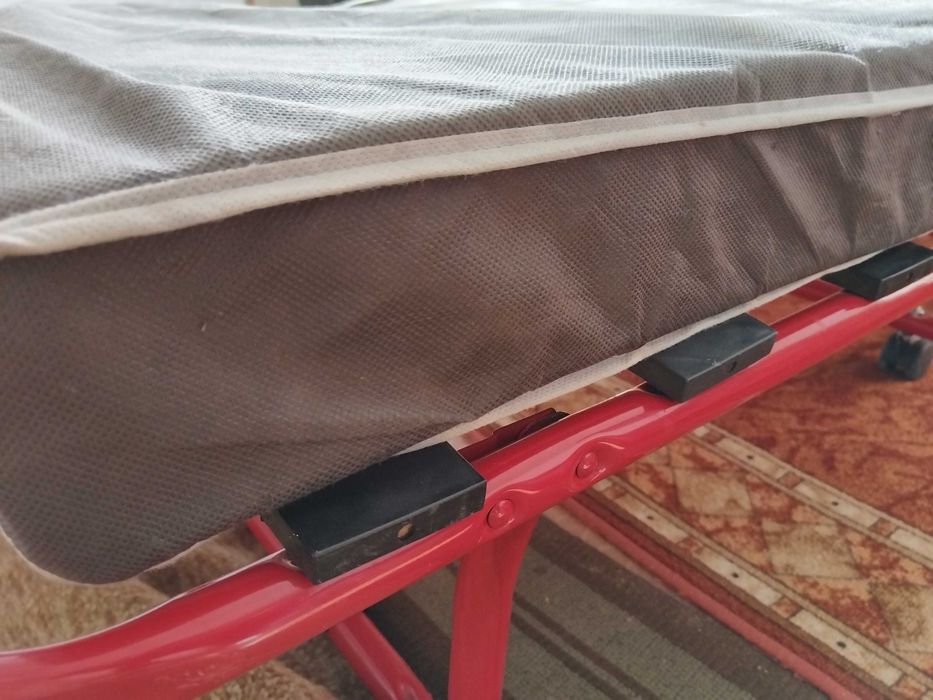 Походно сгъваемо легло с матрак и колелца