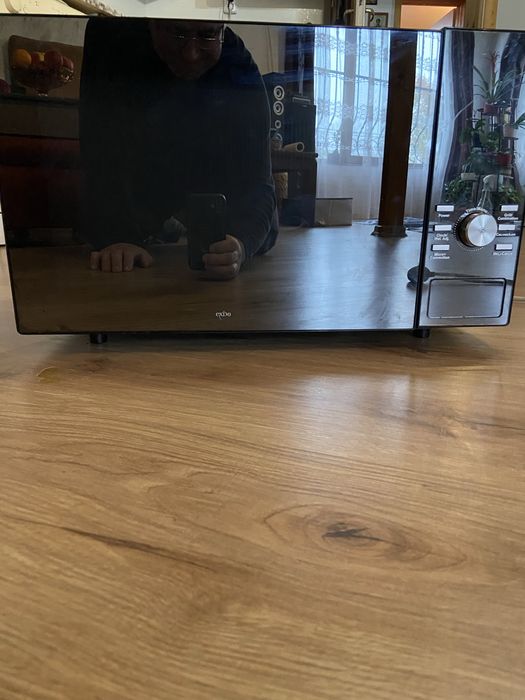 Готварска печка и милровълнова.