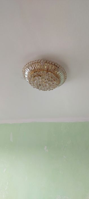 Отдам даром люстру, стуля
