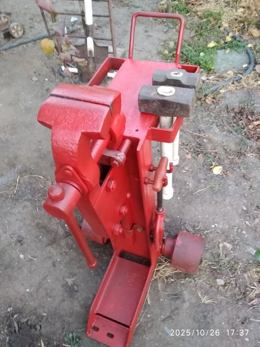 Продам тиски кузнечные