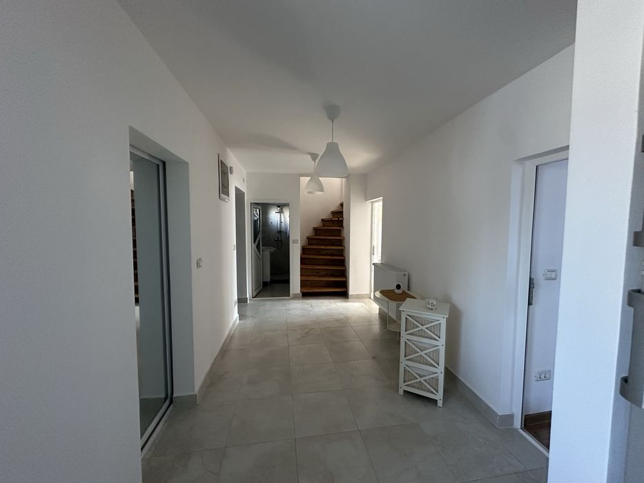 Inchiriez casa apartament cu 3 camere, garaj si curte Cernavoda