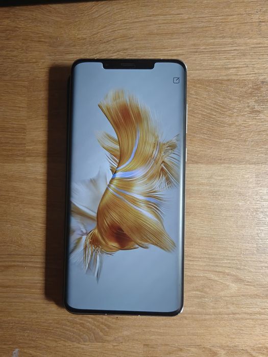 Huawei Mate 50 Pro cu card SD