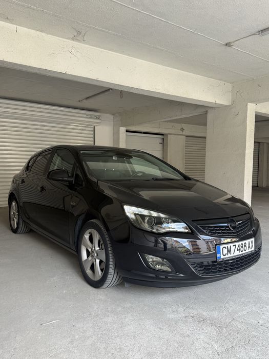 Opel Astra J 2010 година