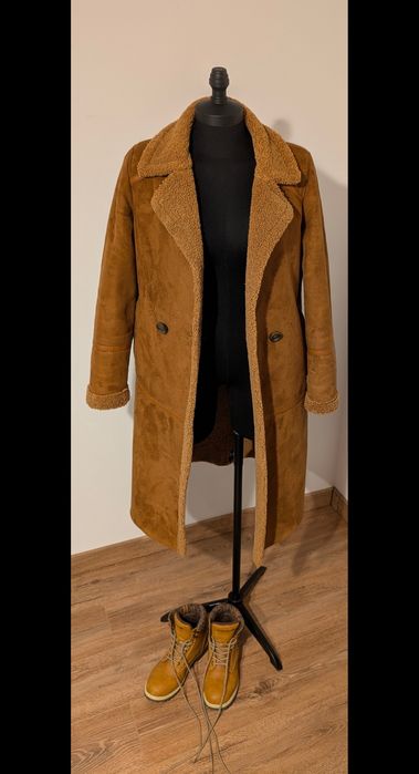 Set outfit iarnă camel – palton îmblănit + bocanci | S + 37