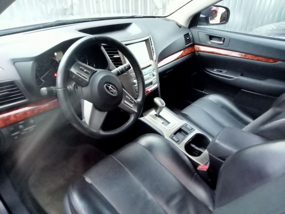 Субару аутбек 2011 года