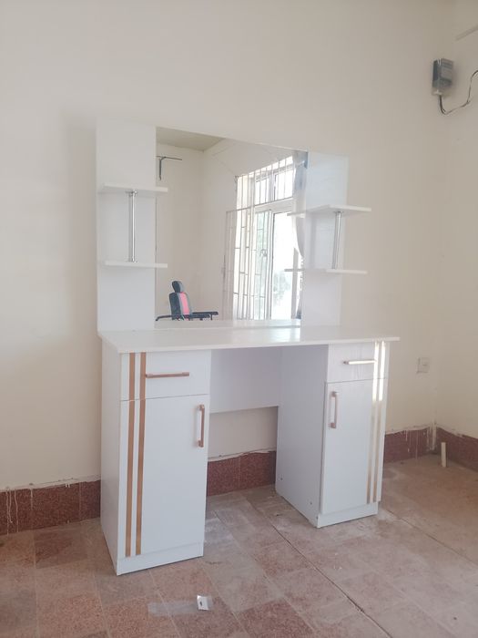 Salon mebel sotiladi