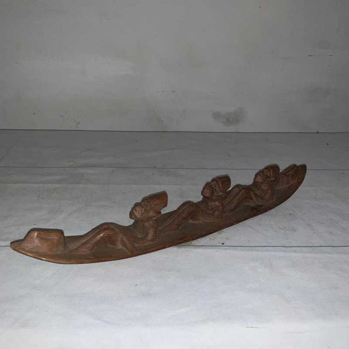 Sculptura din lemn cu tenta africana