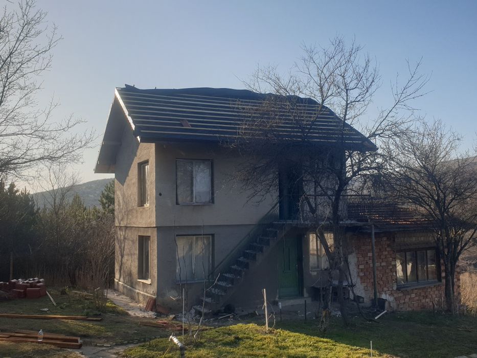 Ремонт на покриви/ Направа на нови покриви.