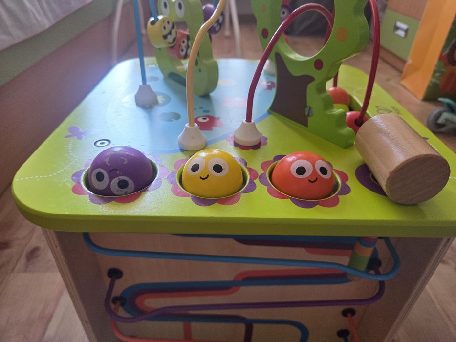 Дървен дидактически куб с активности Hape