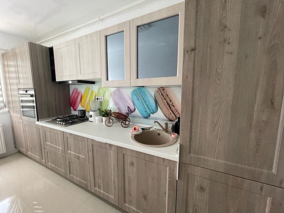 Apartament 3 camere mobilat cu parcare inclusa