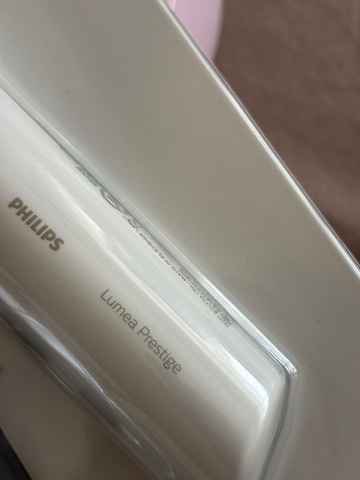 Фотоепилатор Philips lumea Bri956