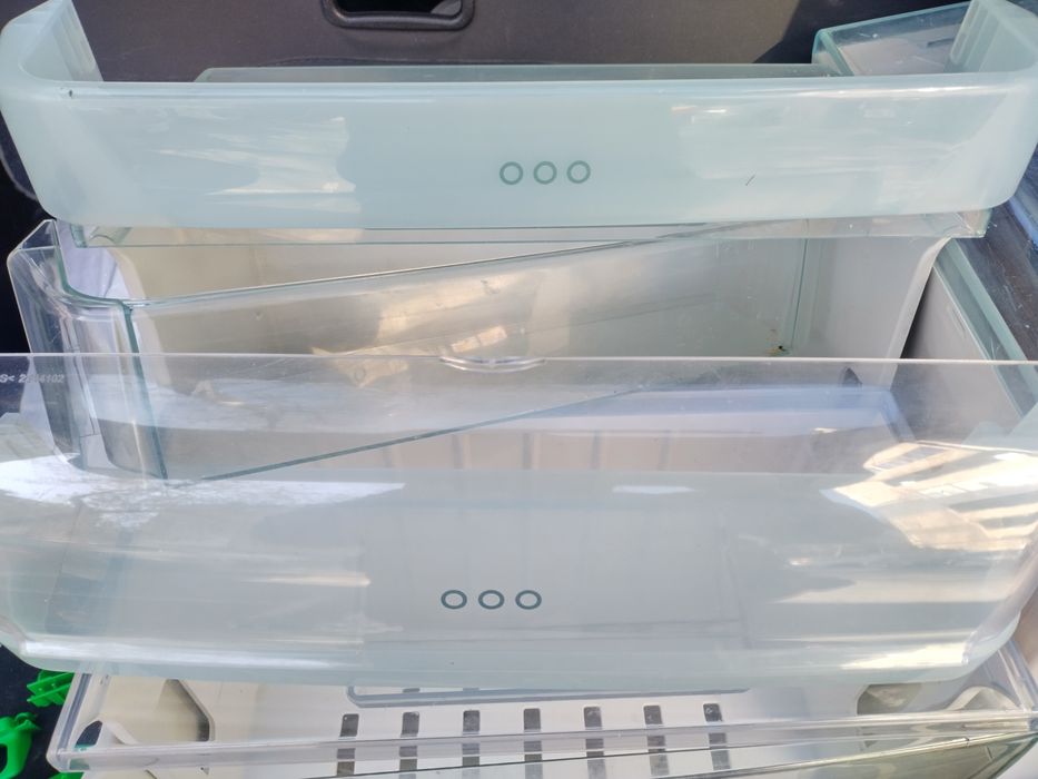 Хладилни Чекмеджета и рафтове