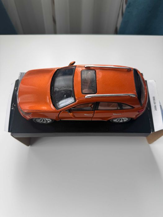 Machetă colecție auto Infiniti FX45 2005 1/24