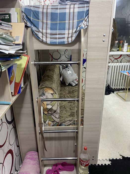 Продам кровать двухярусную