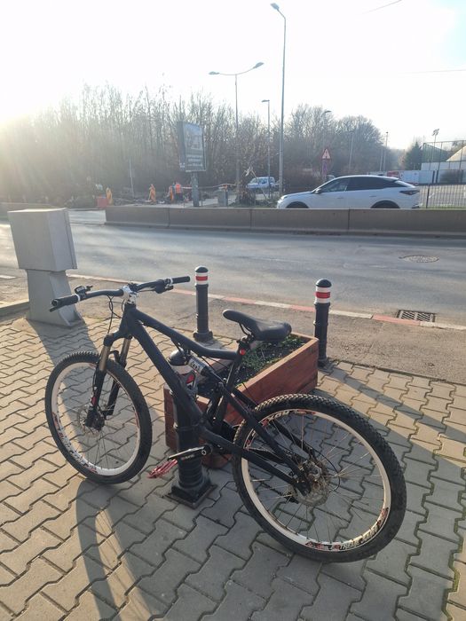 Bicicletă Full Suspension Downhill