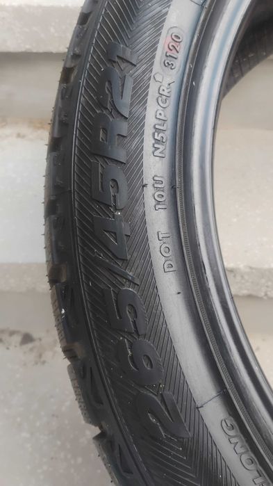 Гума зимна 265/45 R21