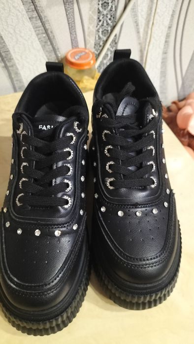 Продам новые ботиночки