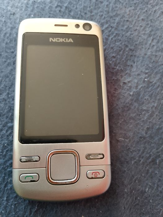 Продавам ретро телефон Нокиа 6600j