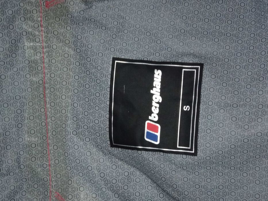 Vând geacă impermeabilă Berghaus