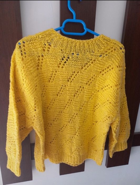 Pulovar dama de primavara/ toamna, marime 46 - 48 sau XL in stare foarte buna, foarte putin purtat.