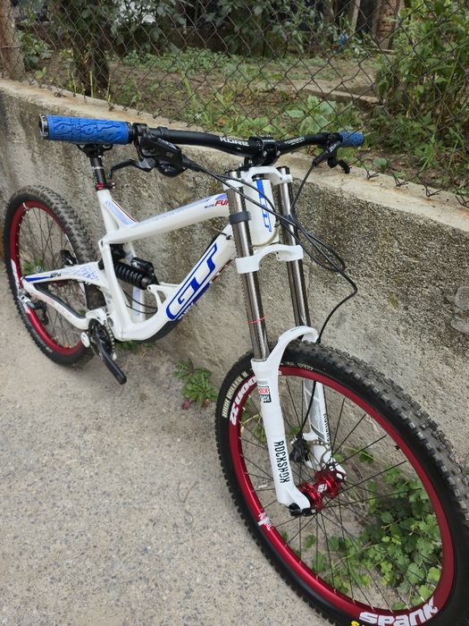 GT Fury 27.5 Expert Downhill,  Rockshox Domain, Fox Shox Алуминиев велосипед