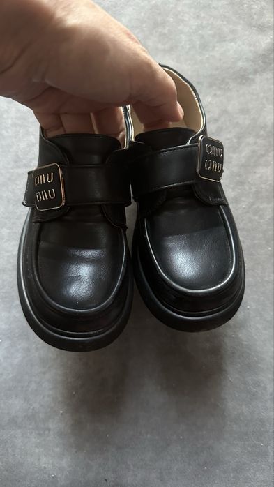 Продам обувь для девочки 5-8 лет